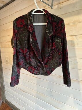 Ice | Vintage 80’s Black & Red Crushed Velvet Cropped Blazer